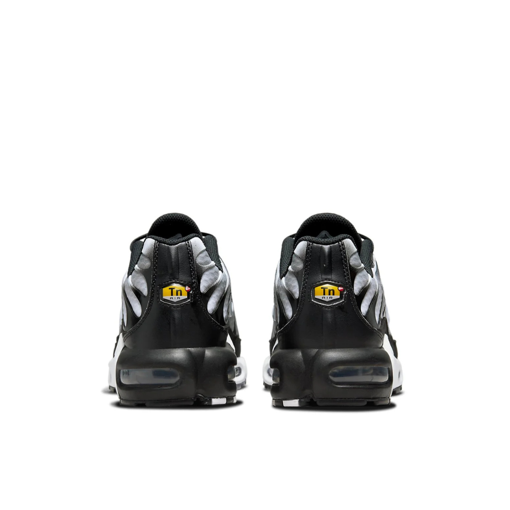 NikeAir Max Plus 'Black Metallic Silver' S57